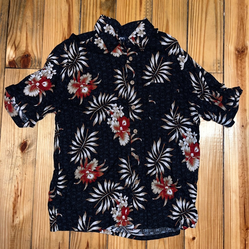 Hawaiian shirt with cute wooden buttons